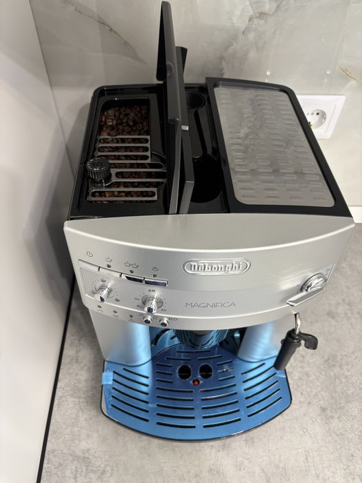 Vand Espressor de cafea automat Delonghi Magnifica