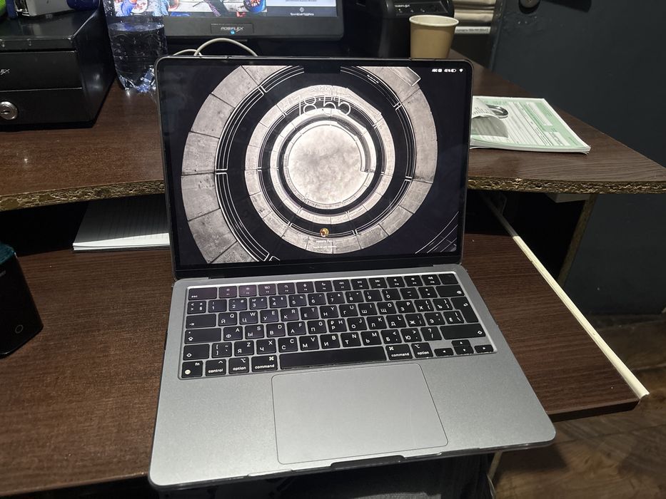 Продается Apple MacBook Air 2022 (M2,