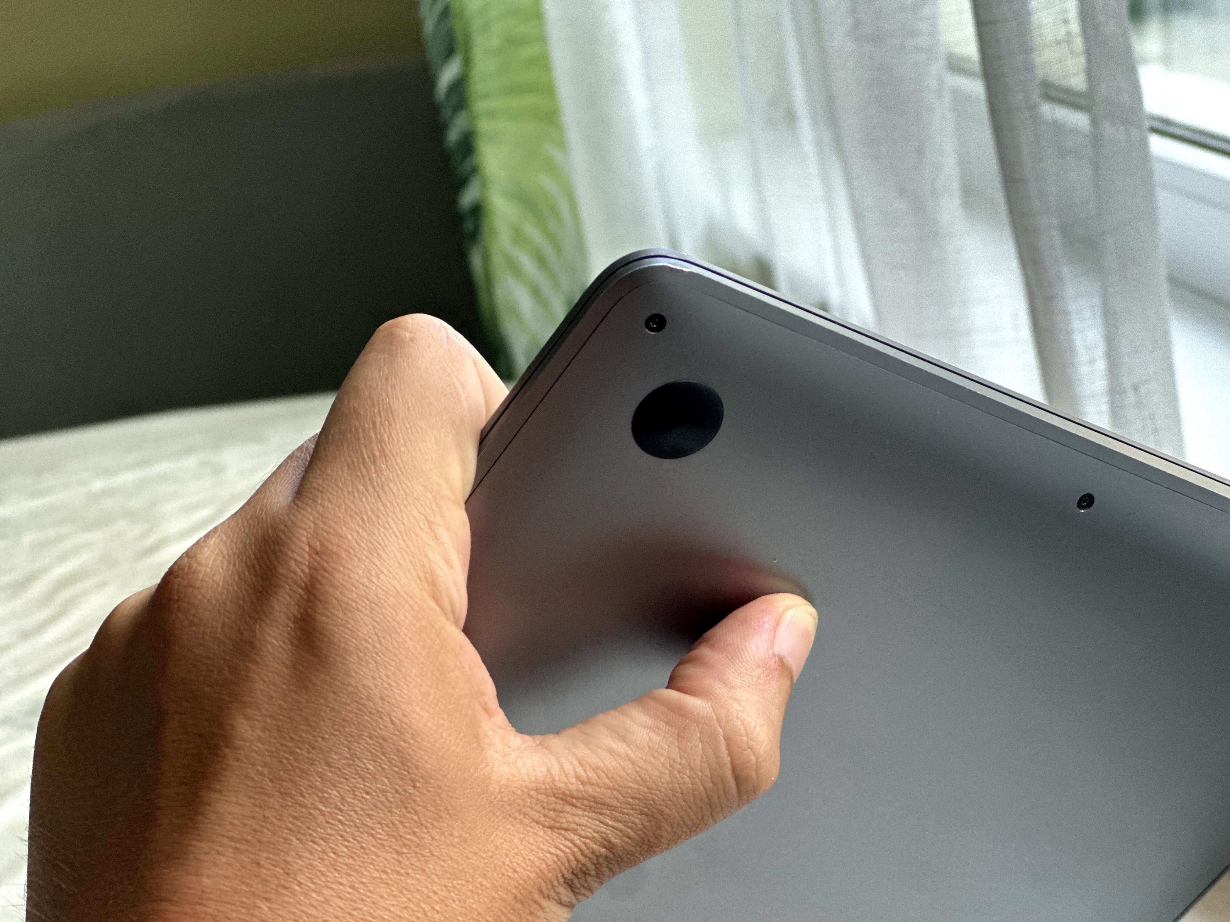 MacBook Air M1 в отлично състояние, батерия 86%