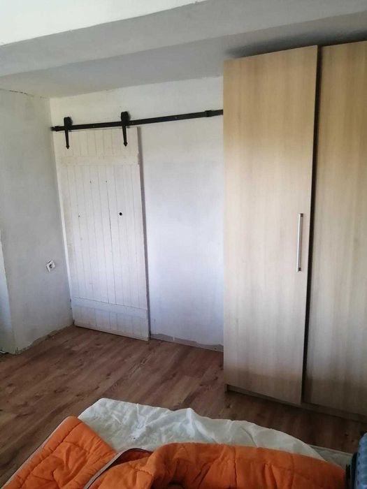 Отдава се под наем партерен етаж от къща (80 м2)