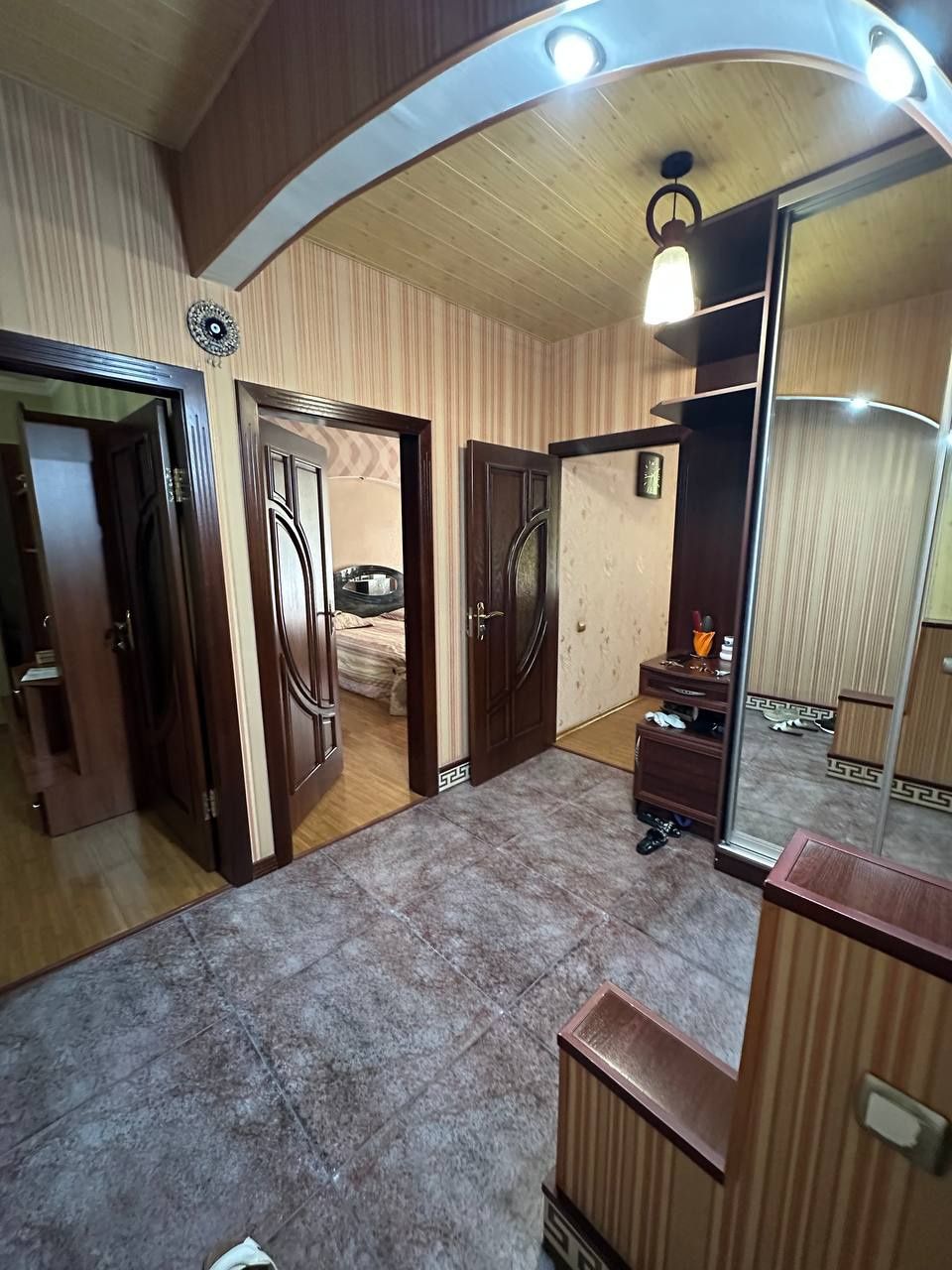 Продаётся 4/2/4,болкон 2×6, УЛУЧШЕНКА! Массив Ялангач !