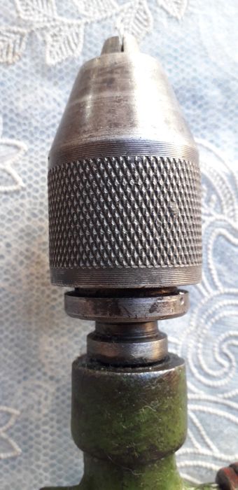 Masina de gaurit manuala cu presare pe piept