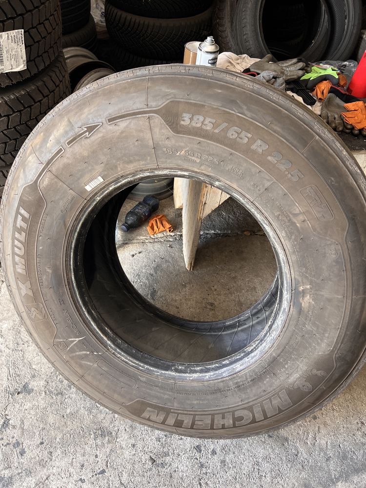 2 anvelope camion 385/65/22.5 , Michelin , 8-9 mm