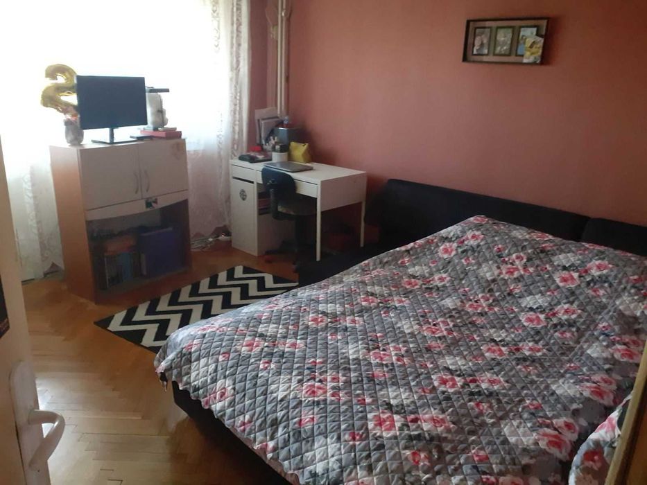 Продава се Тристаен апартамент в София, Фондови жилища - 80 кв.м за 2125 €/кв.м - Снимка #2
