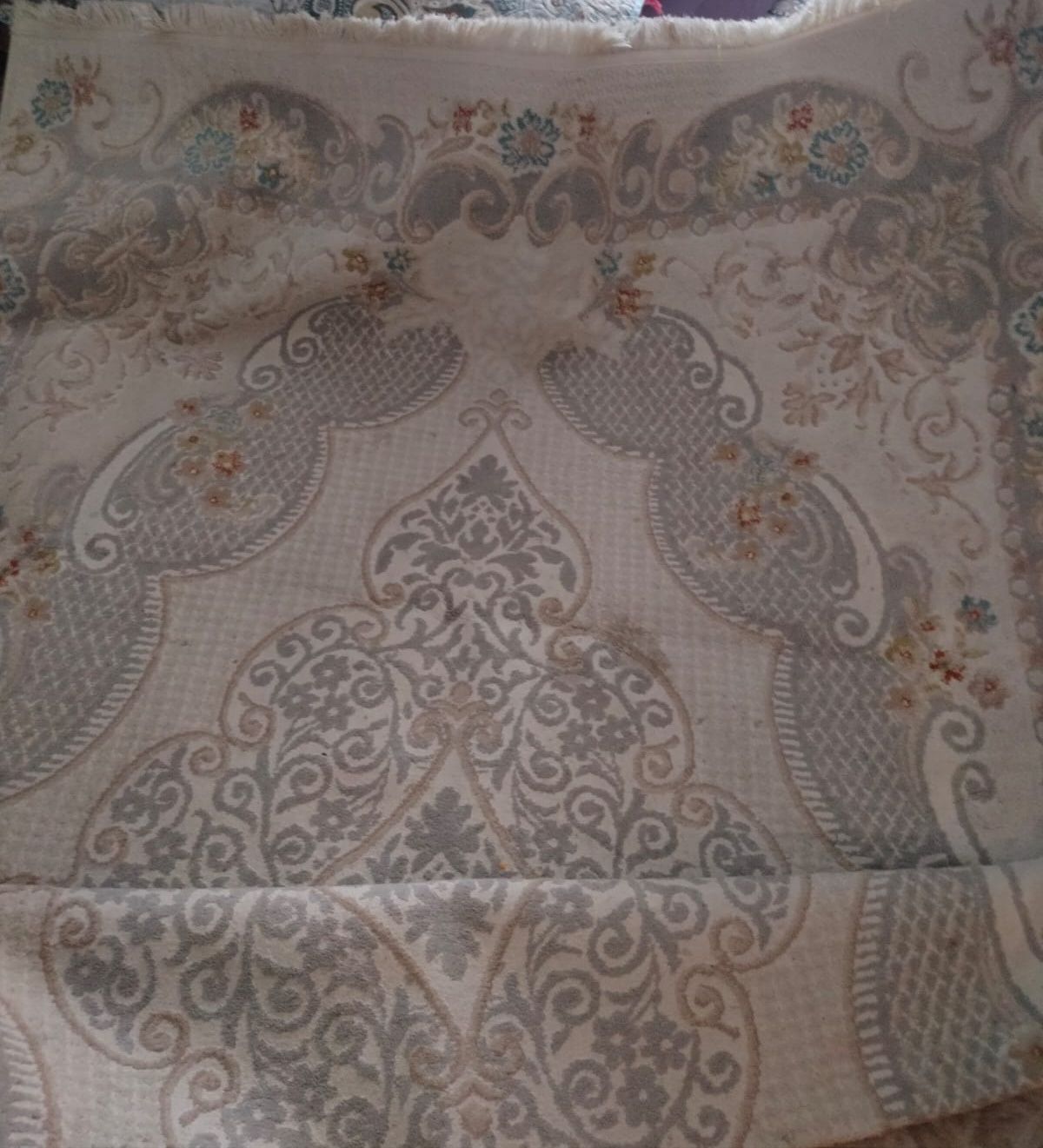 Продам ковёр в гостинную.
