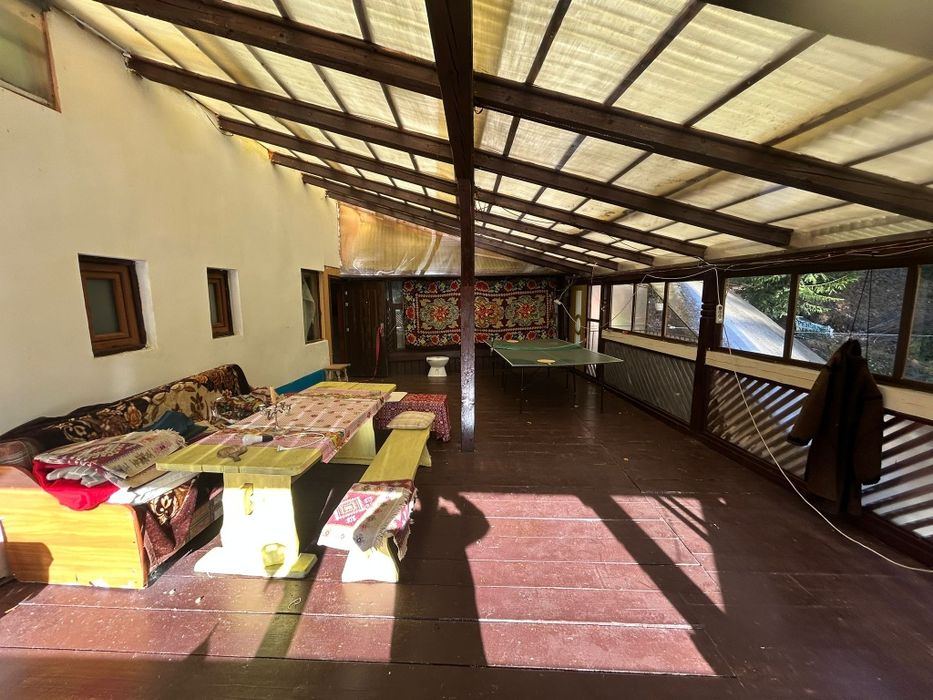 Pensiune cu teren spre vânzare