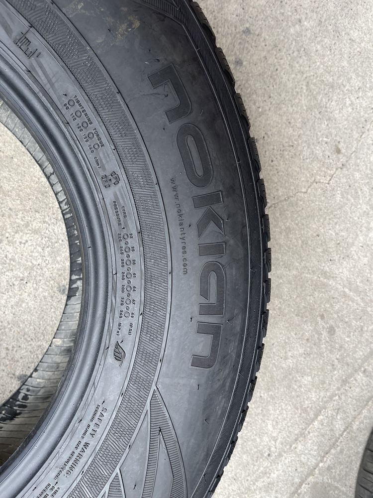 2 anvelope de iarna 265/70/17 Nokian ca noi