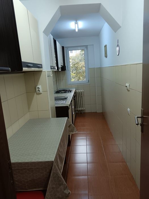 Închiriez apartament cu doua camere