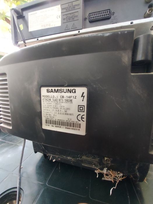 Televizoare cu tub Samsung ck20s20bt și cb-14f1z și un video player