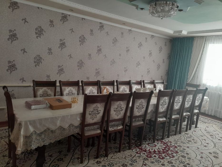 Стол со стульями