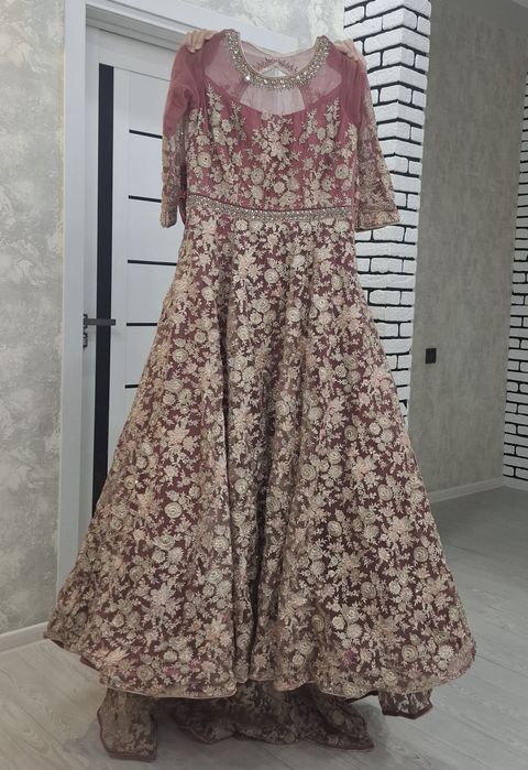 Шикарное платье свадебное