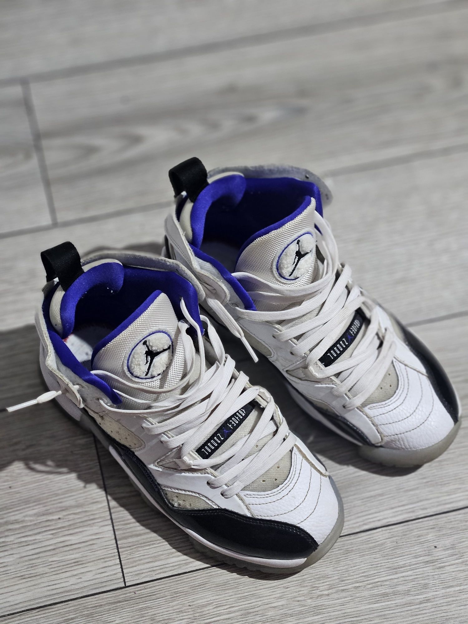 adidasi jordan jump man two trey