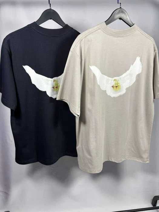 Men's white and black T-shirt