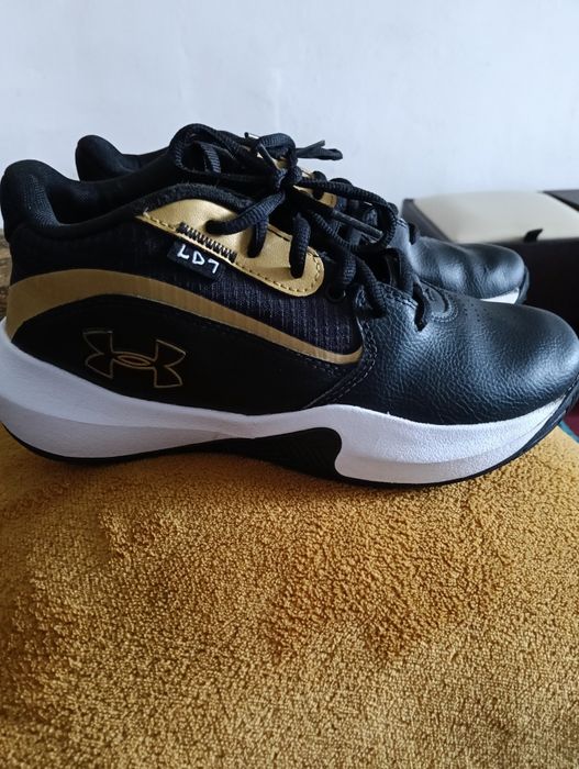 Adidași under armour