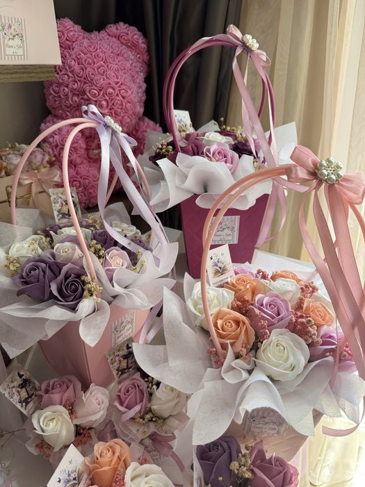 Луксозни букети от вечни сапунени рози/кутии/пликове/мече/картина