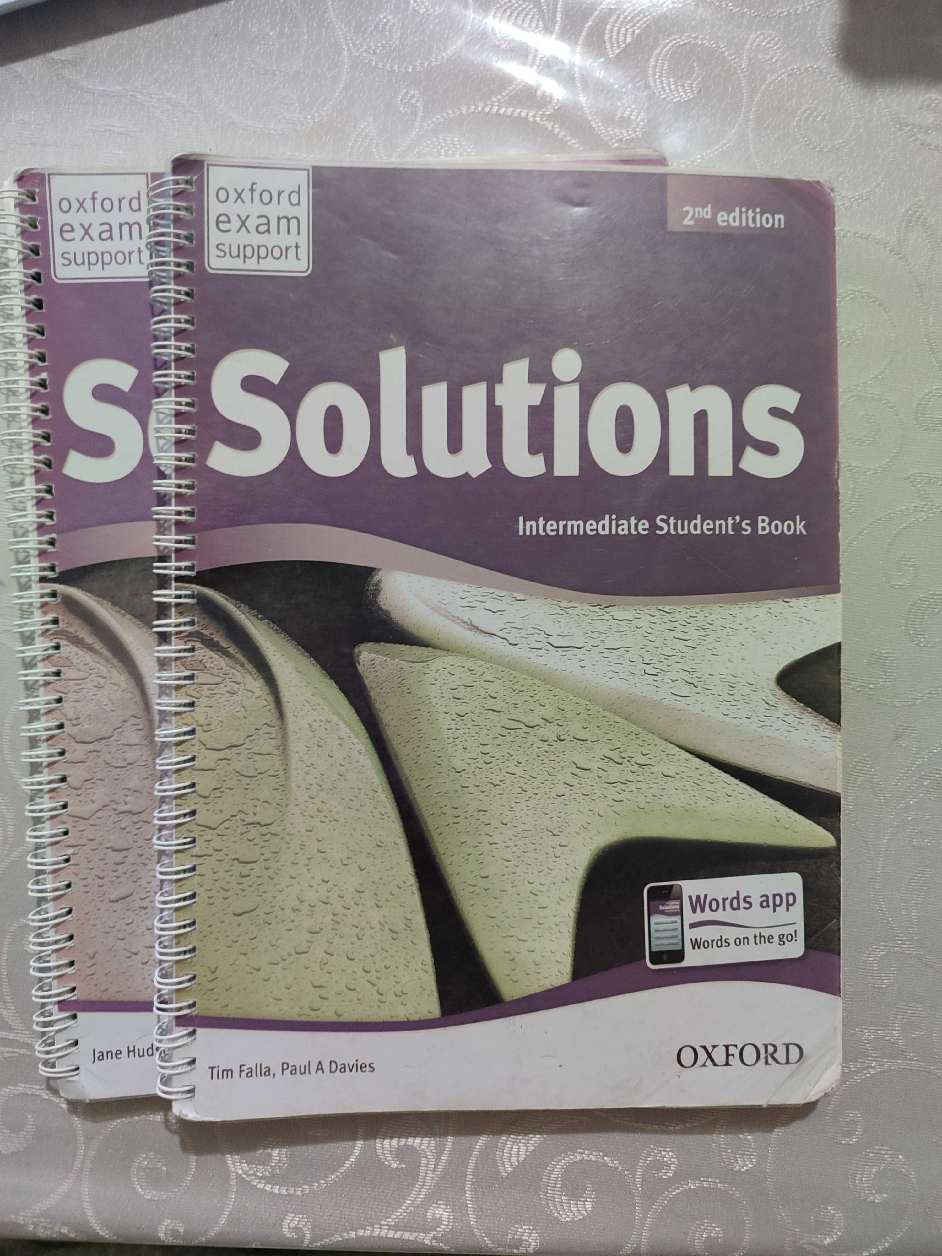 Solutions Intermediate ( Student's book + Workbook )
