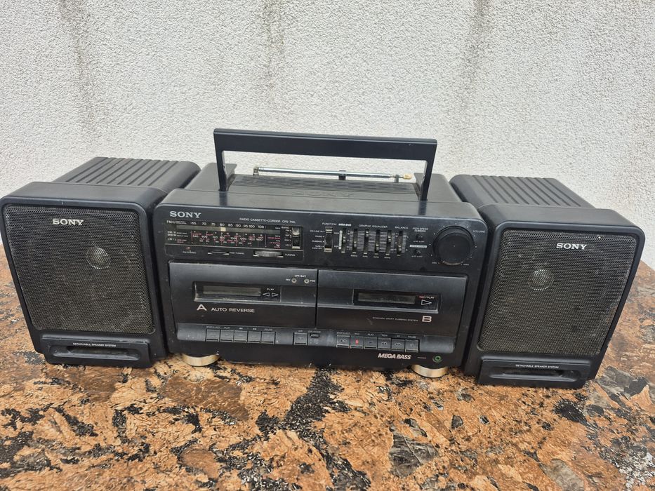 Radio Casetofon marca Sony model CFS 710L-functional

- Radio a fost p