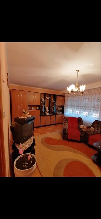 Vand mobilier in stare bună