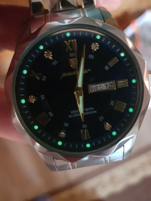 Vănd ceas nou bărbătesc rezistent la apă.