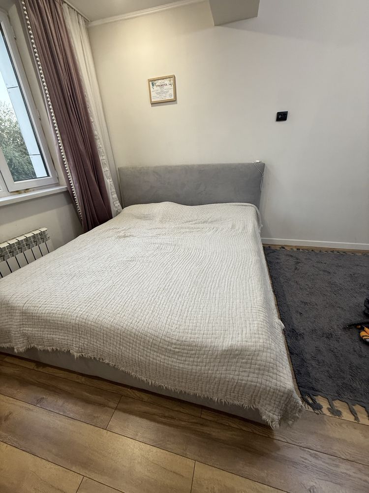 Продам кровать без матраса