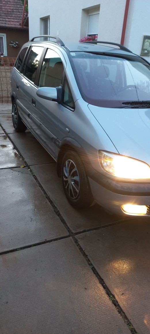 Vand Opel Zafira 1,6 benzina 2002