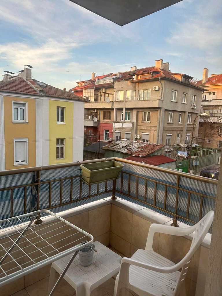 Дава се под наем Тристаен апартамент в Бургас, Център - 80 кв.м за 280.5 € - Снимка #17
