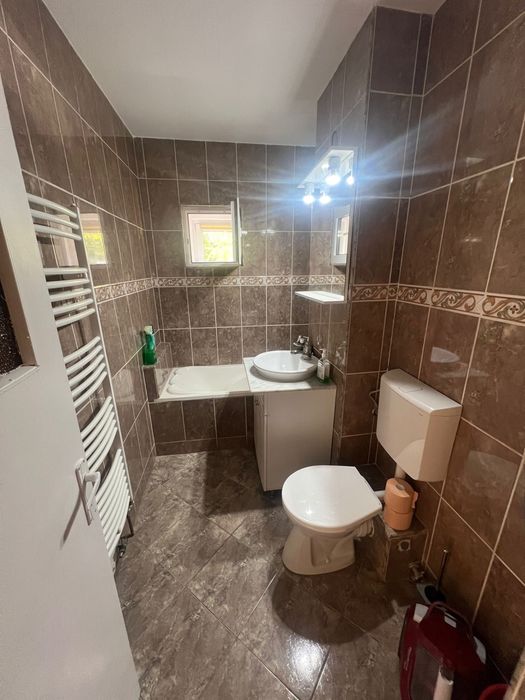 Închiriez apartament 2 camere, pretabil birou sau cabinet.