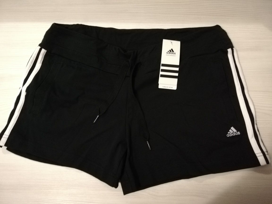 Pantaloni adidas scurti