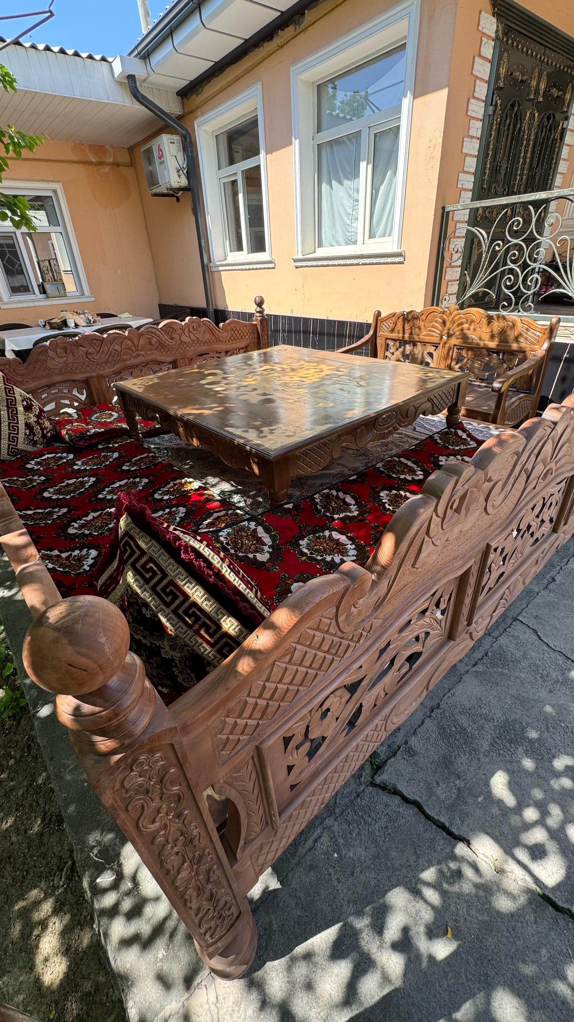 Топчан для загородного дома и дачи, беседки с резьбой тапчан 8У