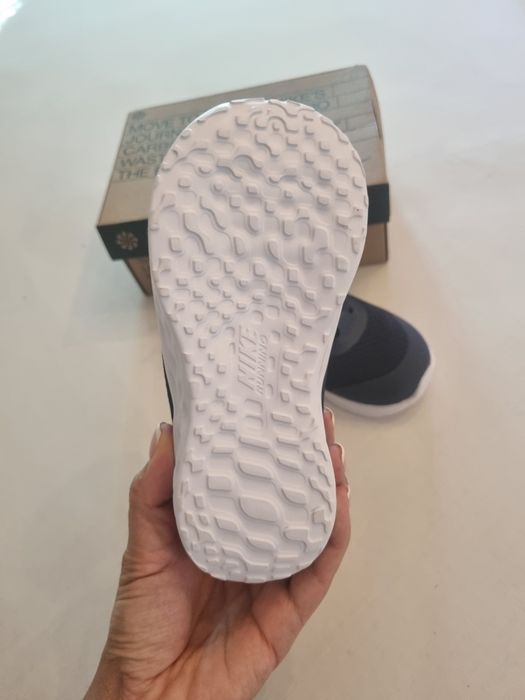 Нови детски маранонки Nike 27н