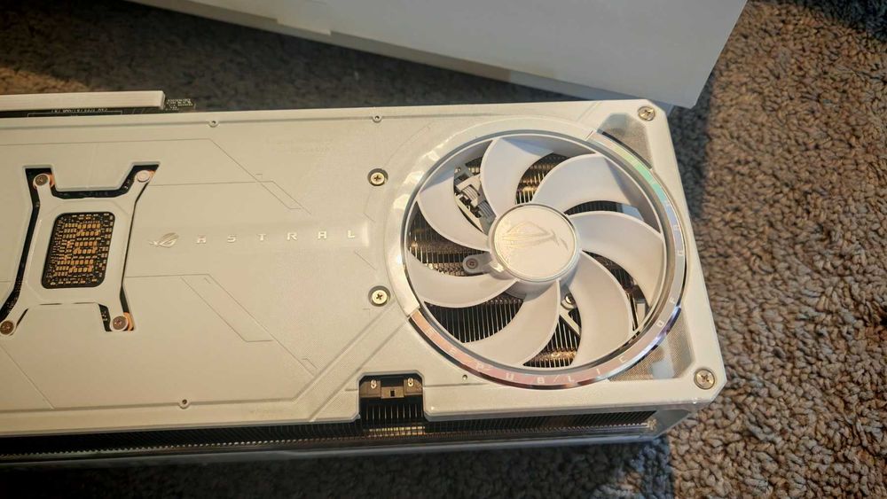 НОВА ! Видео Карта ASUS RTX 5080 ROG ASTRAL OC WHITE 16GB GDDR7 256bit