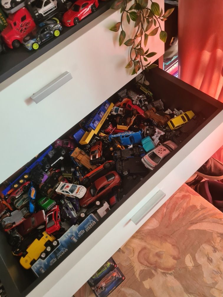 Colectie machete Hotwheels in stare perfecta
