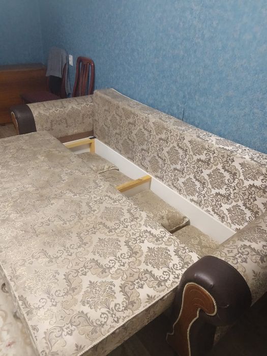 Продаётся диван.