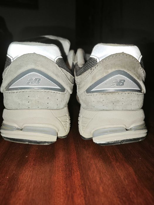 New Balance 2002R Gray/Cream
