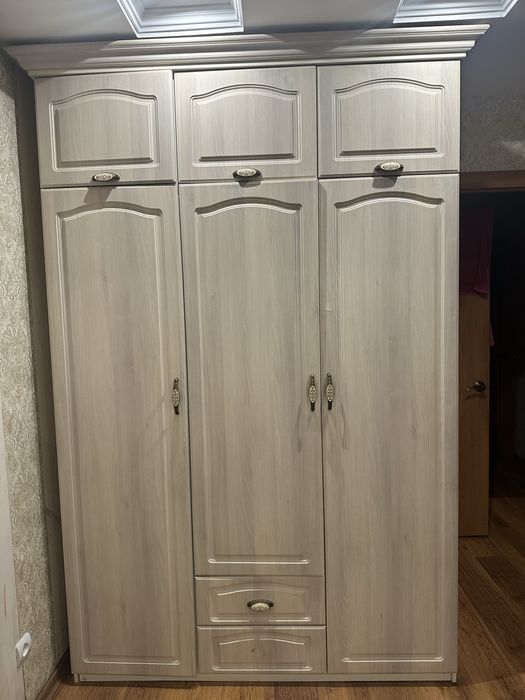 Распашной шкаф в спальную комнату