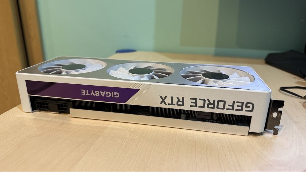 RTX 3070 Gigabyte Vision Alb