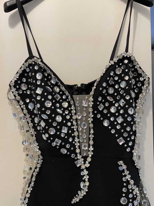 Rochie deosebita crapata pe picior cu pietre