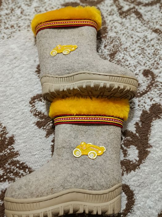 Продам новые валенки, по стопе 15 см.