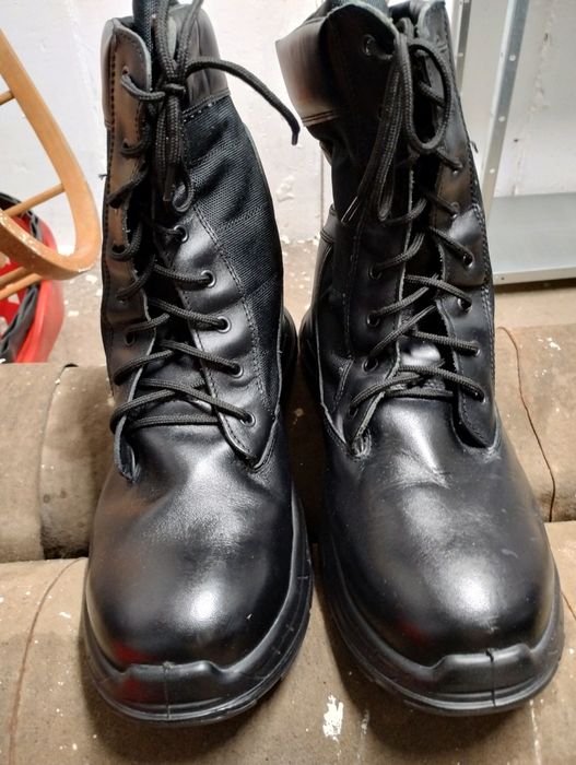 Vând bocanci mărimea 42 respectiv 46