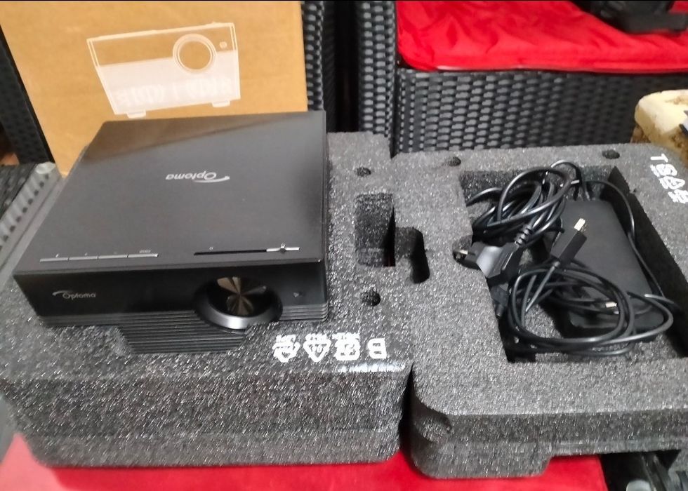 4buc ochelari 3d dlp activ optoma  nou+Optoma uhl55 Uhd 4k smart