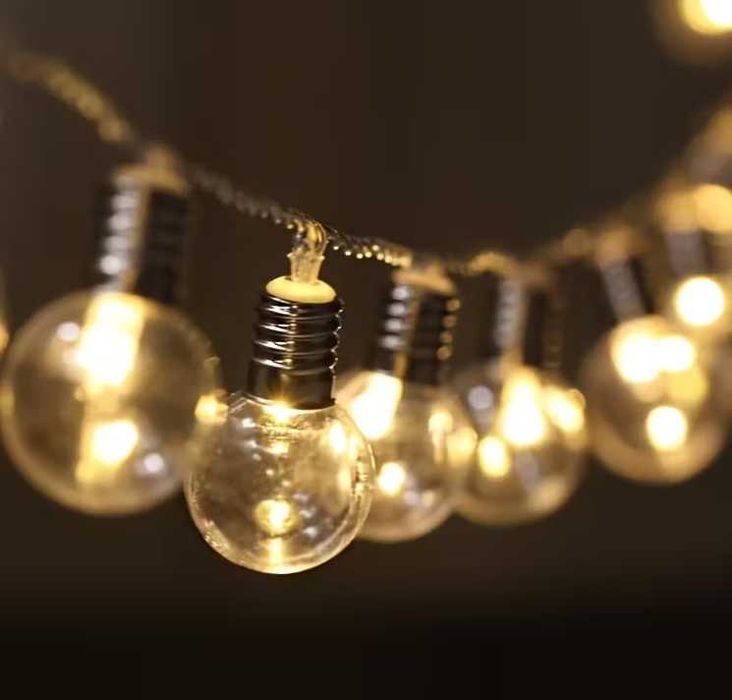 Коледни лампички 3м с 20 LED крушки – топла бяла светлина, на батерии