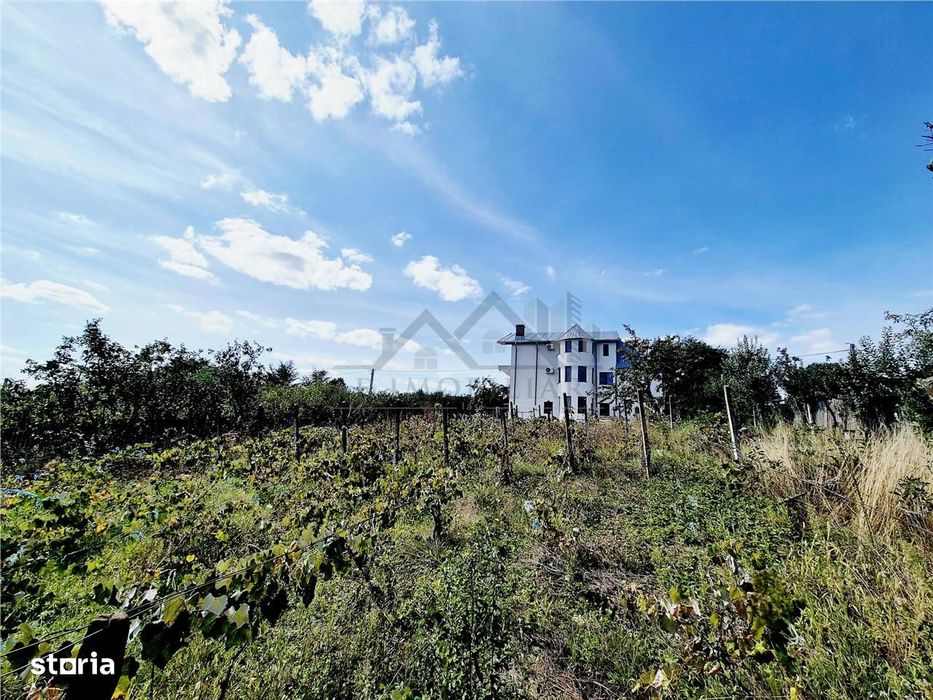 Casa de vanzare cu garaj, 405 mp utili-1500 mp teren