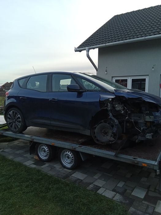 Renault Scenic  1.5 dci avariat /lovit