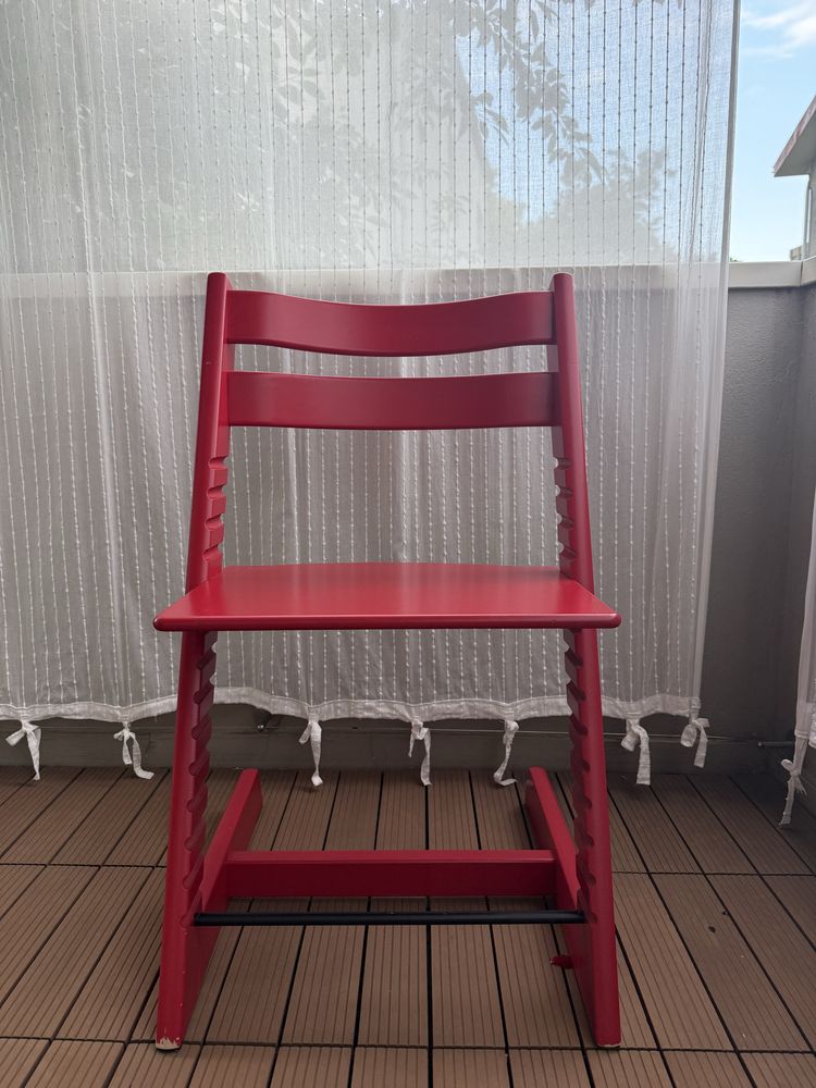 Scaun Stokke Tripp Trap rosu