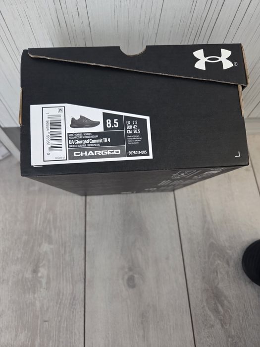 Маратонки номер 42 отговарят на 26.5 см.