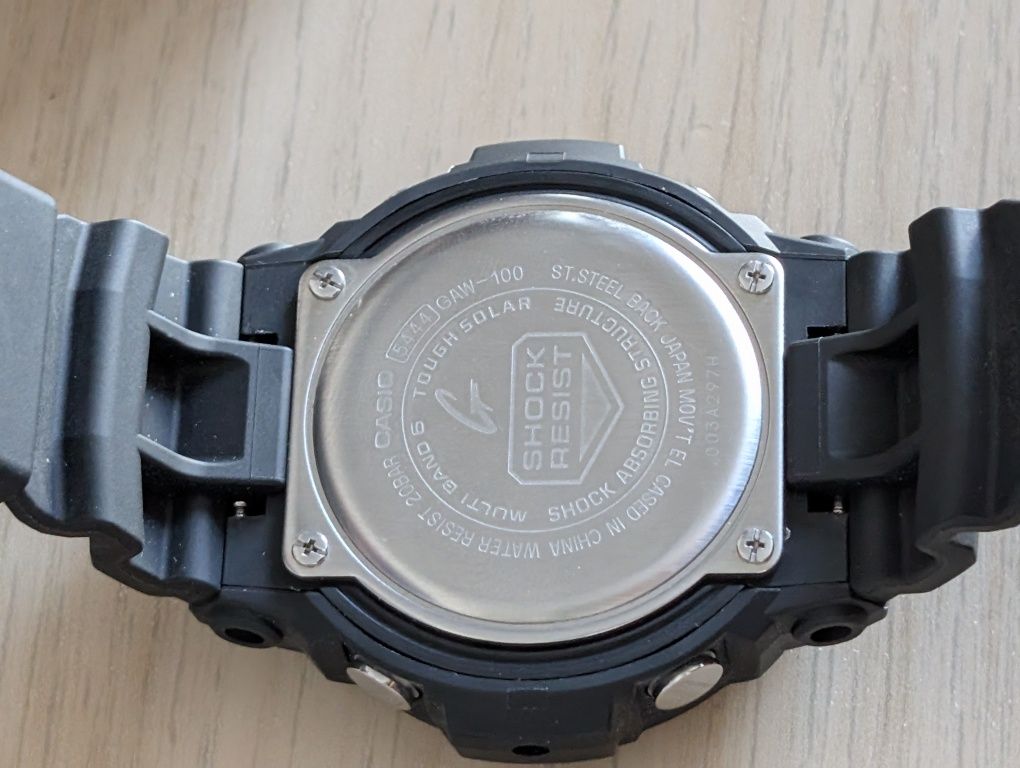 Casio G-Shock GAW-100 + допълнителна каишка и безъл