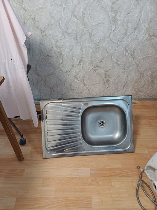 Продам мойка на кухню в хорошем состояний