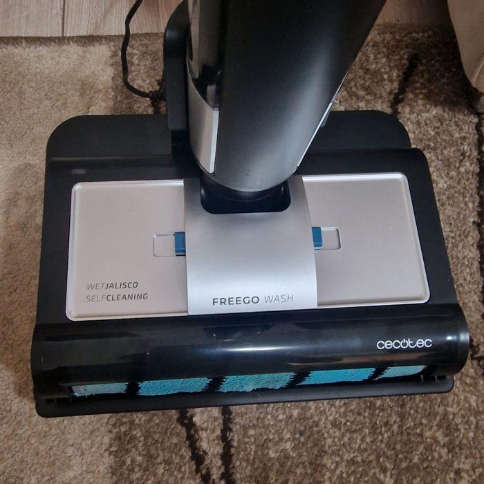 Aspirator vertical Cecotec FreeGo Wash