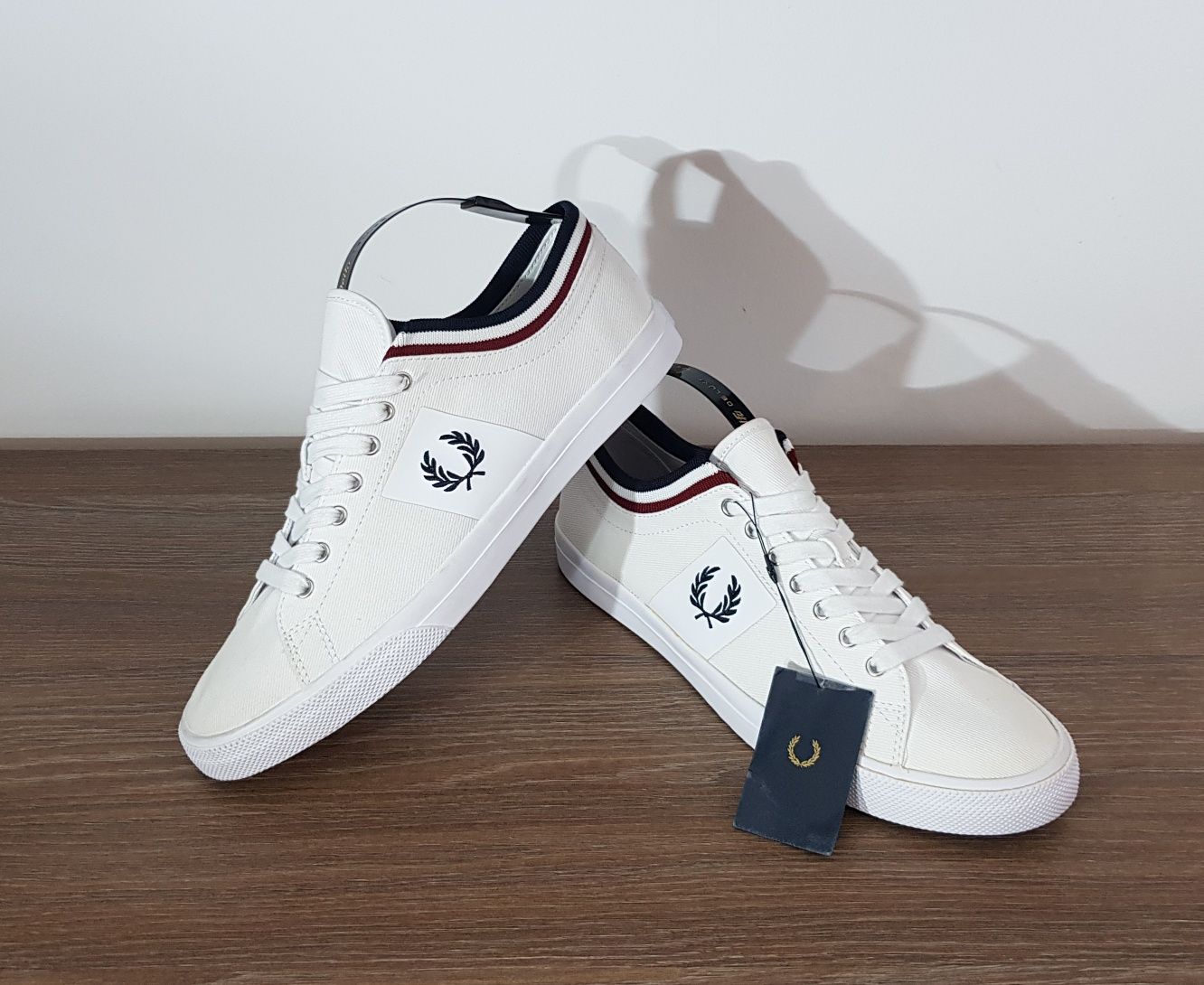 Fred Perry teneși din twill cu manșetă și vârf Underspin, Nr.43 EU
