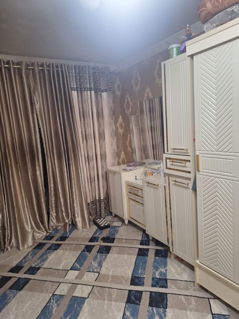 JIzzax shahar markazida 3 xonali uy sotiladi